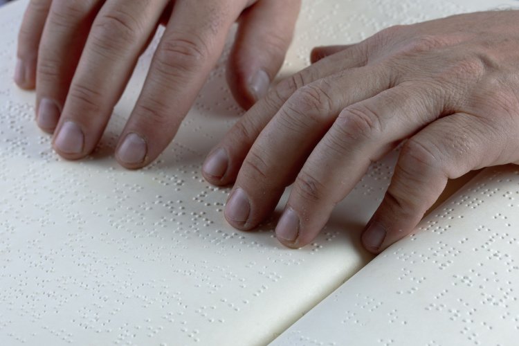 INCLUSÃO - Alunos recebem máquina  para escrever em Braille