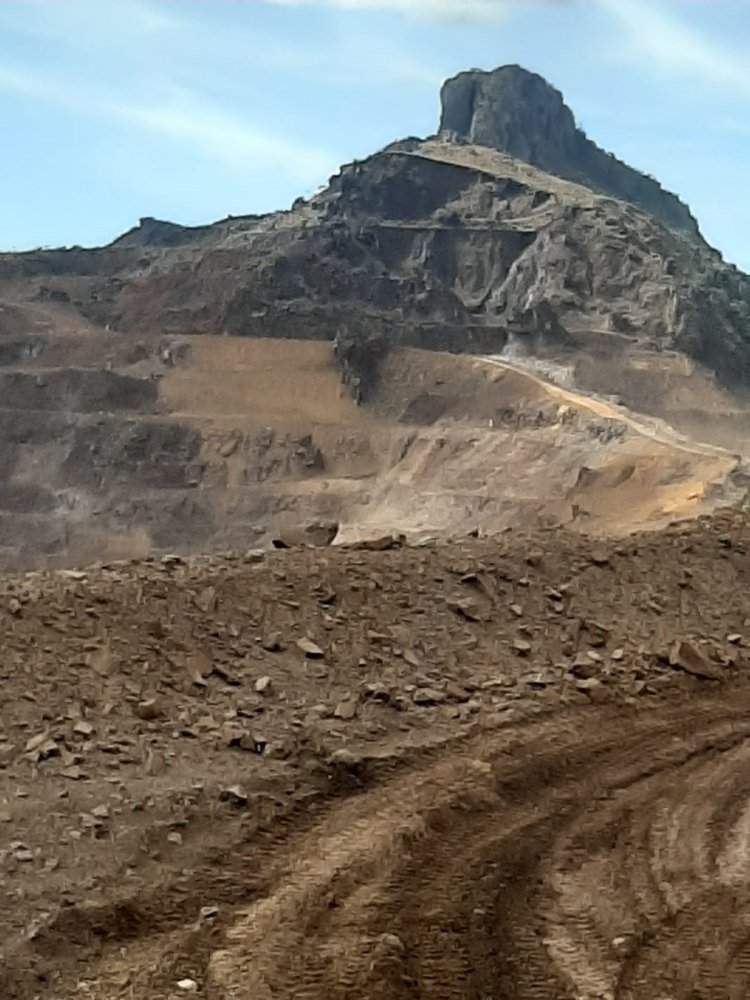 PEDRA GRANDE - Atividade mineradora e tombamento do Pico