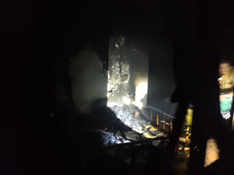 Incêndio pode ter sido provocado em imóvel no centro de Itatiaiuçu neste sábado