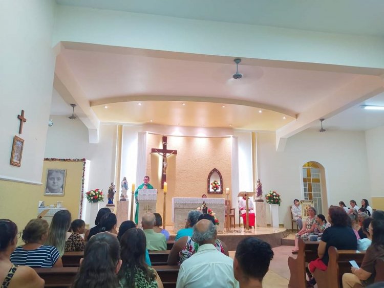 DOMINGO FESTIVO - Santa Teresinha encerra celebrações da padroeira
