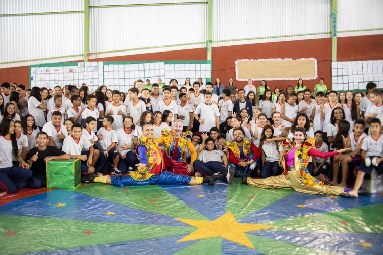 PROGRAMA ESCOLA PARCEIRA - Usiminas premia vencedores de concurso com notebooks