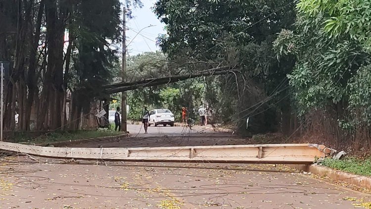 ATENÇÃO - Rua São Sebastião interditada
