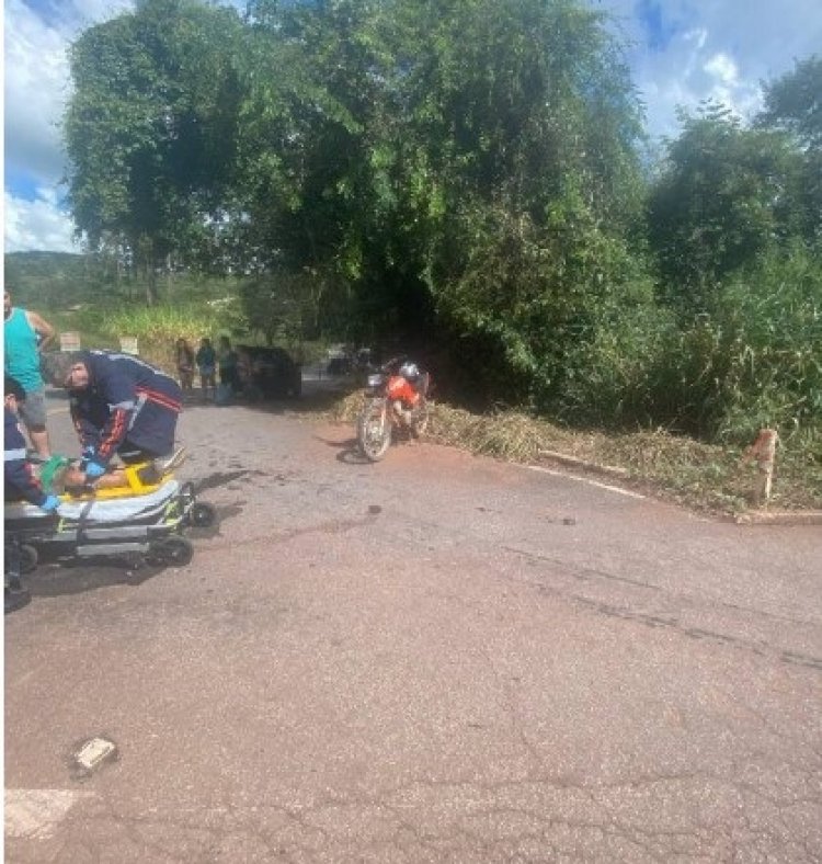 Toyota Cros foi atingido por moto na traseira