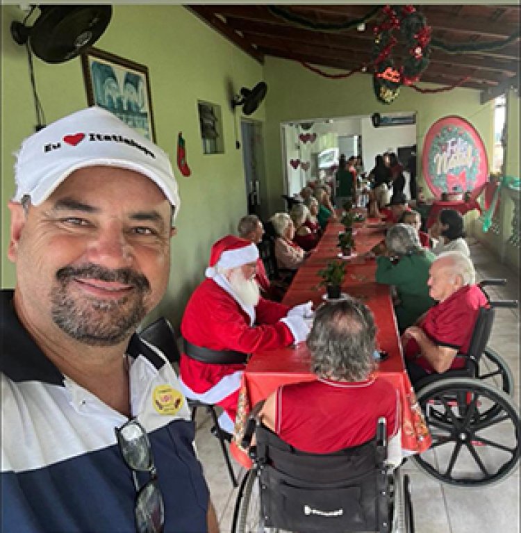 Idosos recebem ações solidárias de Natal
