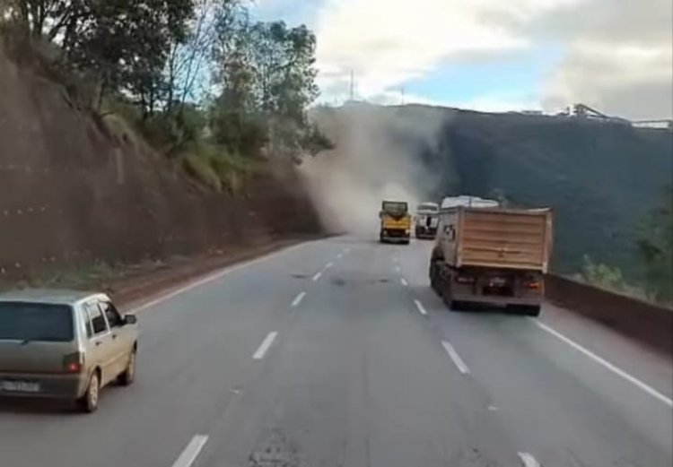 Acidente com carreta de frutas causa interdição na BR-381, na Serra de Igarapé