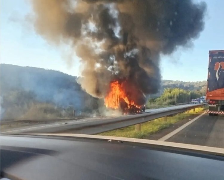 Caminhão incendiado  interdita Fernão Dias