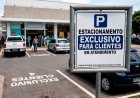 EM PARÁ DE MINAS - Justiça determina retirada de placas de estacionamento exclusivo em frente à drogaria