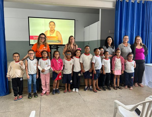 VER E VIVER - Programa entrega óculos a estudantes