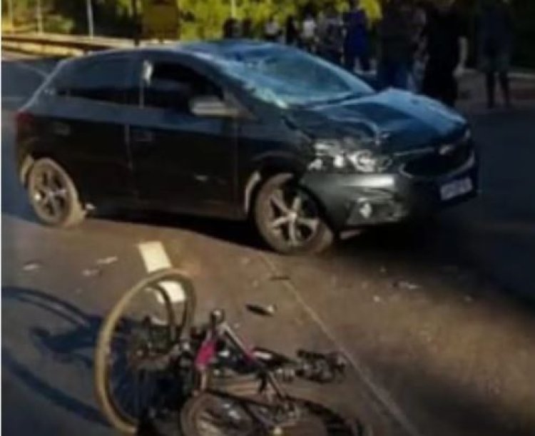 Acidente de carro e bicicleta causa morte do ciclista
