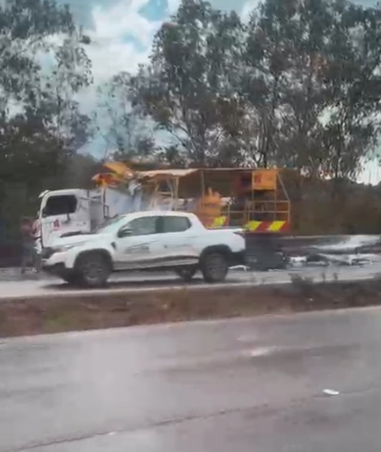 Grave colisão entre ônibus e caminhão interdita a Fernão Dias em Itatiaiuçu