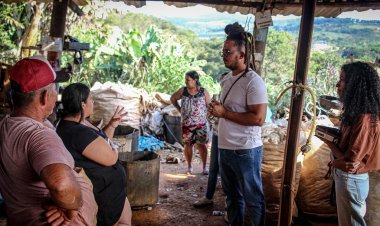 Catadores se mobilizam  por galpão de reciclagem