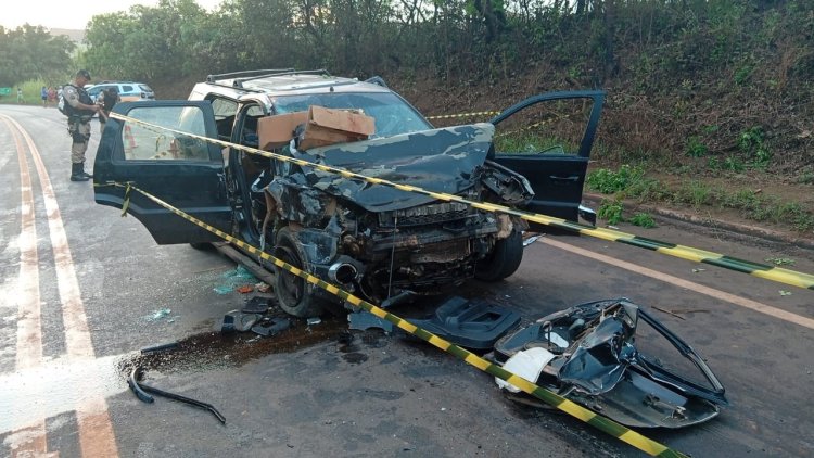 MORTE NA MG-431 - EcoSport na contramão  colidiu com caminhão-tanque