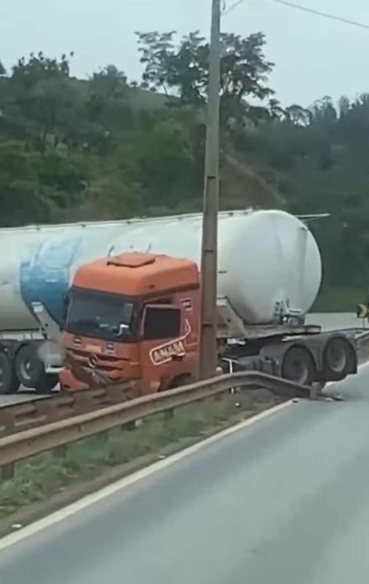 FERNÃO DIAS - Acidente em Itaguara interdita trânsito